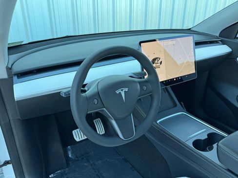 Used 2021 Tesla Model Y Performance image 14