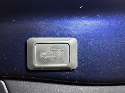 Used 2019 Toyota RAV4 Limited w/ Cold Weather Package AWD/4WD image 23