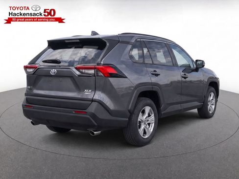 Used 2022 Toyota RAV4 XLE w/ Convenience Package AWD/4WD image 4