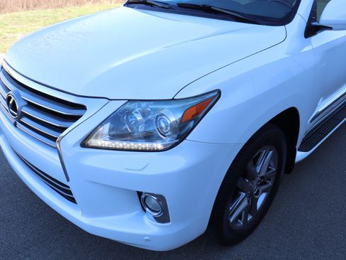 Used 2013 Lexus LX 570 4WD image 6