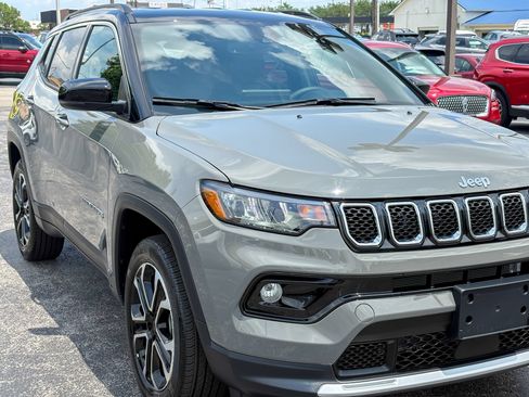 Used 2023 Jeep Compass Limited AWD/4WD image 3
