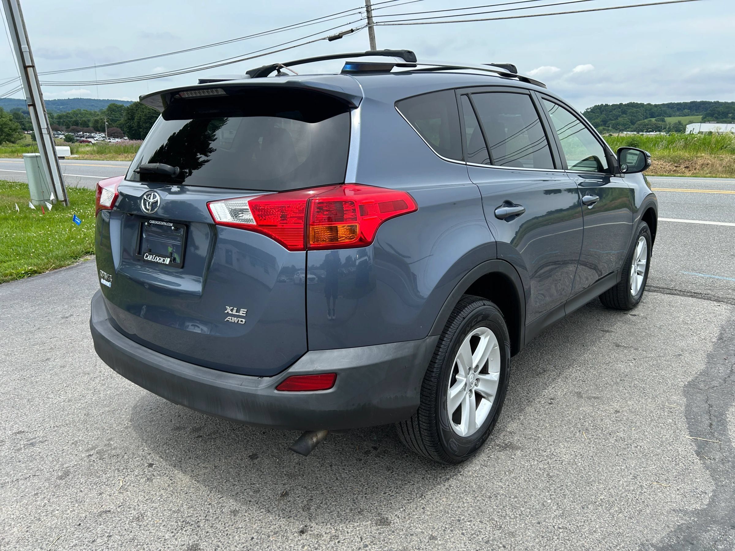 Used 2013 Toyota RAV4 XLE AWD/4WD image 9