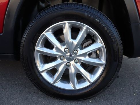 Used 2014 Jeep Cherokee Limited w/ Technology Group AWD/4WD image 43
