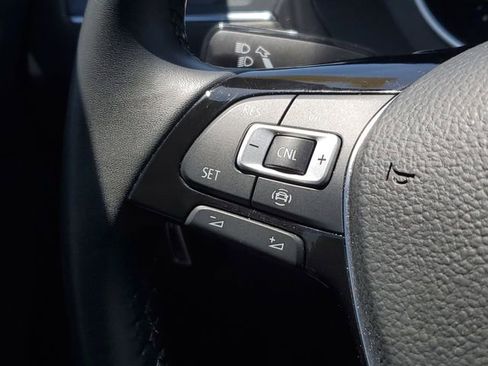 Used 2020 Volkswagen Tiguan SE w/ Panoramic Sunroof Package FWD image 15