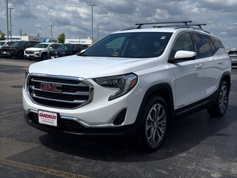 Certified 2020 GMC Terrain SLT w/ Preferred Package AWD/4WD image 2