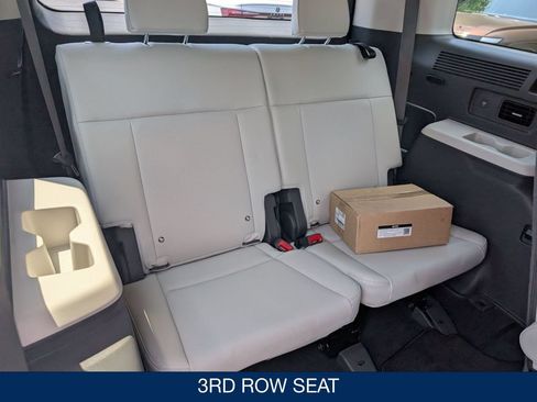 Certified 2025 Hyundai Santa Fe Calligraphy w/ Tow & Go Package AWD/4WD image 32