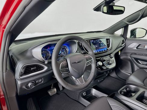 New 2026 Chrysler Pacifica Select image 9