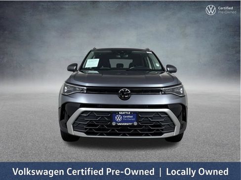 Used 2025 Volkswagen Taos SE AWD/4WD image 3