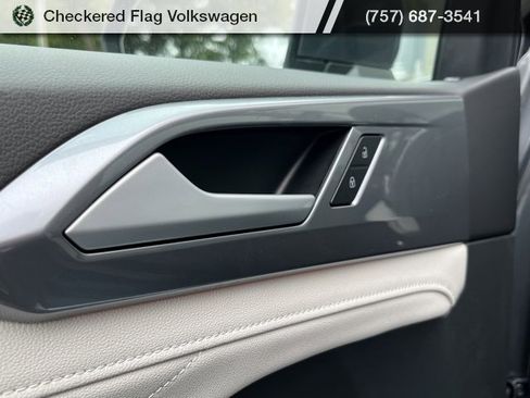 New 2025 Volkswagen Taos SEL image 28
