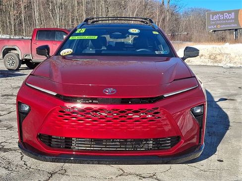 Used 2025 Toyota Crown Signia Limited image 2