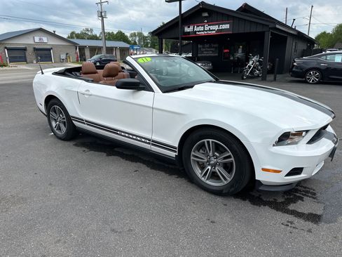 Used 2011 Ford Mustang Premium w/ 201A Rapid Spec Order Code RWD image 10