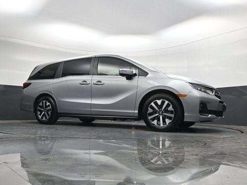 Used 2025 Honda Odyssey EX-L image 32