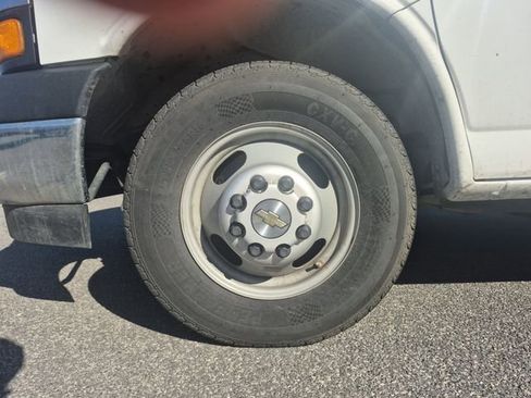 Used 2022 Chevrolet Express 3500 w/ Power Convenience Package image 9