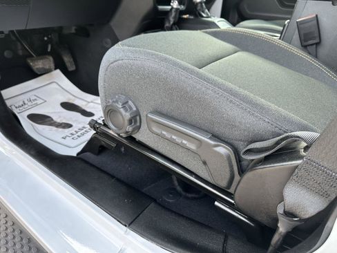 Used 2025 Jeep Wrangler Sahara image 18