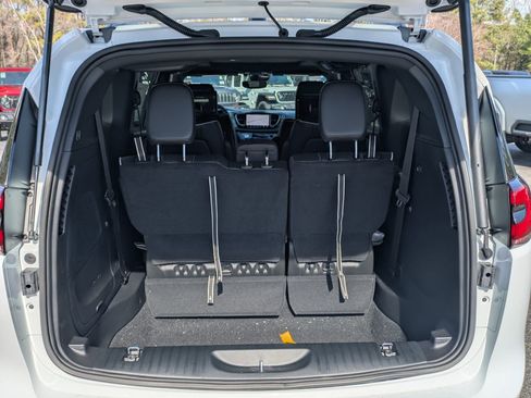 New 2026 Chrysler Pacifica Limited FWD image 28