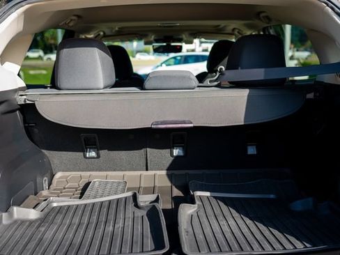 Certified 2022 Subaru Crosstrek 2.0i Premium w/ Moonroof Package AWD/4WD image 25