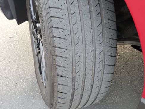 Used 2018 Ford Edge Titanium w/ Technology Package image 15