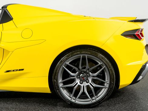 Used 2025 Chevrolet Corvette Z06 image 16