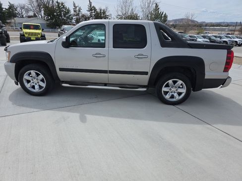 Used 2007 Chevrolet Avalanche LT w/ LT Preferred Equipment Group AWD/4WD image 8