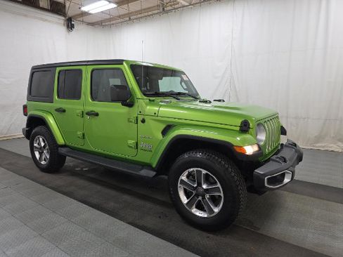 Used 2019 Jeep Wrangler Unlimited Sahara w/ Uconnect 4C Nav & Sound Group AWD/4WD image 2