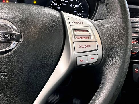 Used 2016 Nissan Rogue SL image 24