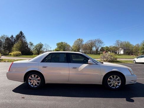 Used 2009 Cadillac DTS Luxury I w/ Sun And Navigation Package image 5