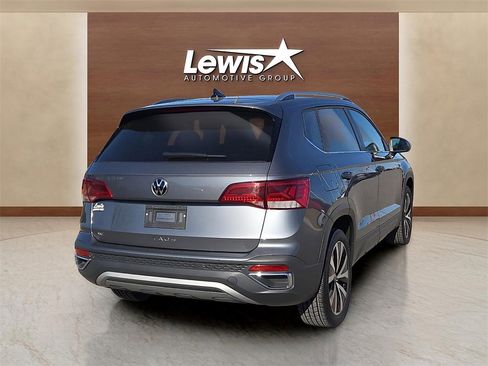 Used 2024 Volkswagen Taos SE image 4