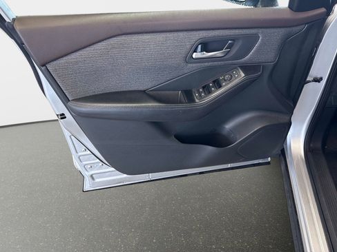 Used 2021 Nissan Rogue SV image 14