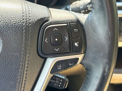 Used 2018 Toyota Highlander Limited AWD/4WD image 28