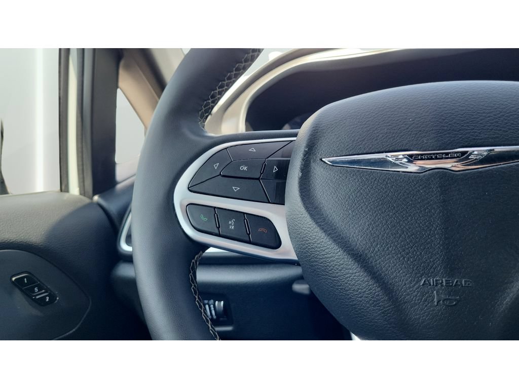 Used 2025 Chrysler Pacifica Select FWD image 13