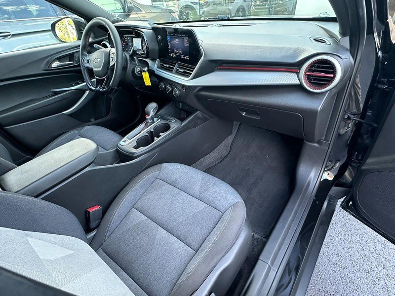 Used 2024 Chevrolet Trax RS FWD image 14