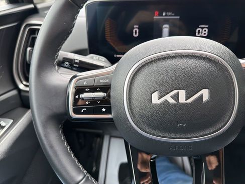 Used 2025 Kia Sorento S image 35
