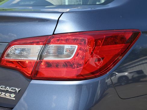 Used 2017 Subaru Legacy 2.5i Premium AWD/4WD image 20