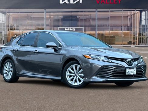 Used 2019 Toyota Camry LE image 2