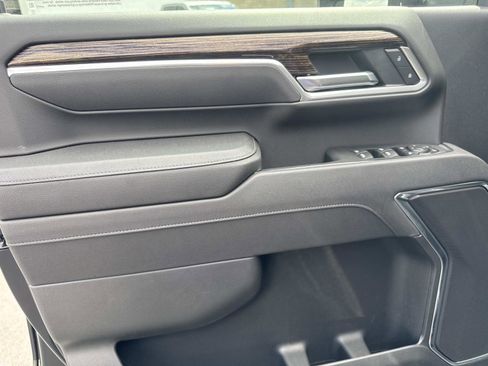 New 2025 GMC Sierra 2500 SLE w/ SLE Value Package; image 17