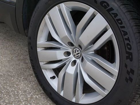 Used 2019 Volkswagen Atlas SE w/ Panoramic Sunroof Package FWD image 7