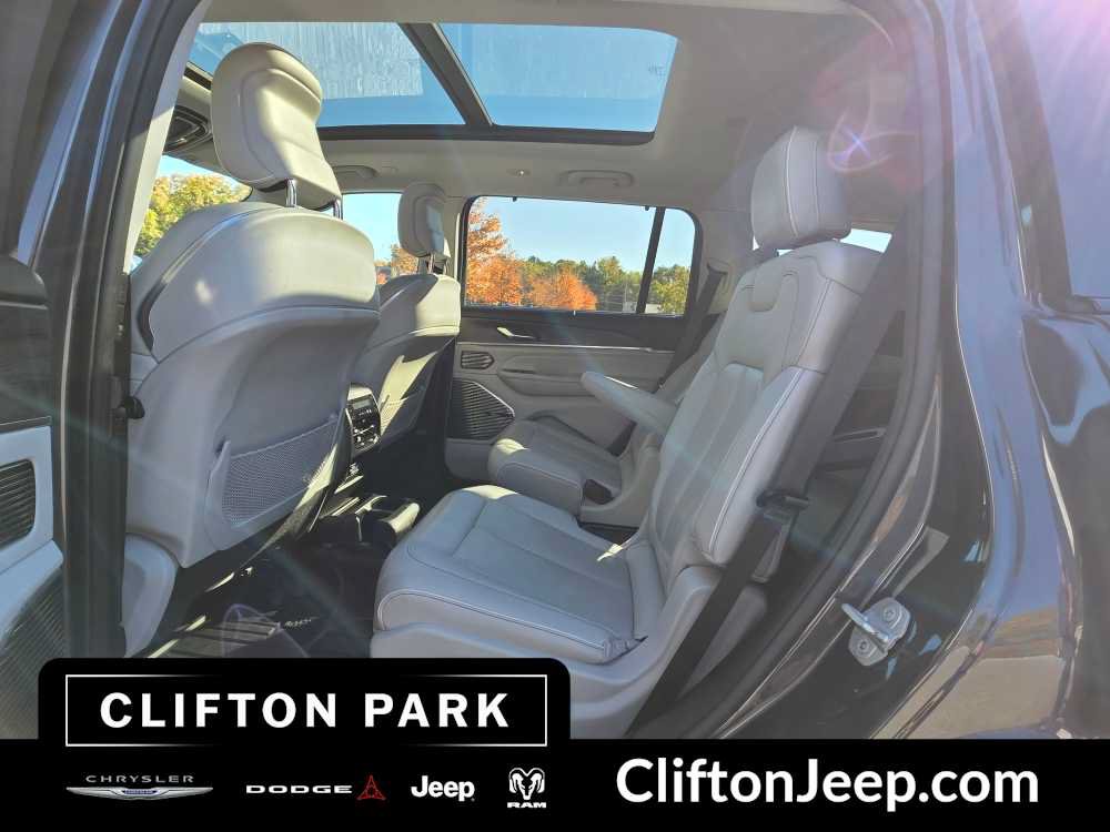 Used 2021 Jeep Grand Cherokee L Overland w/ Luxury Tech Group IV AWD/4WD image 13
