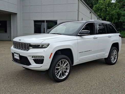 Used 2023 Jeep Grand Cherokee Summit w/ Adv Protech Group IV AWD/4WD image 4