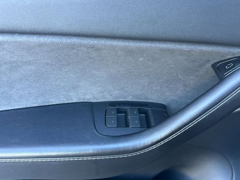 Used 2021 Tesla Model Y Long Range image 11