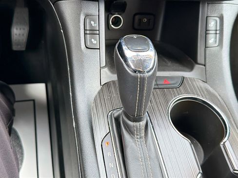 Used 2019 GMC Acadia SLT image 18