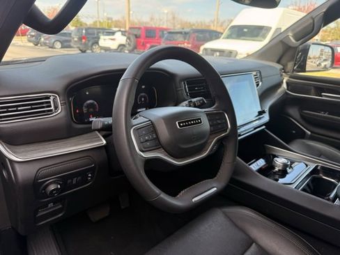 Used 2024 Jeep Wagoneer Series II w/ Flexible Seating Group image 13