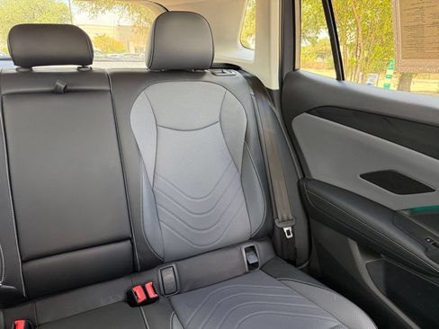Used 2026 Volkswagen Tiguan SE AWD/4WD image 39