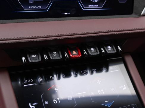 Used 2026 Lamborghini Urus SE AWD/4WD image 34