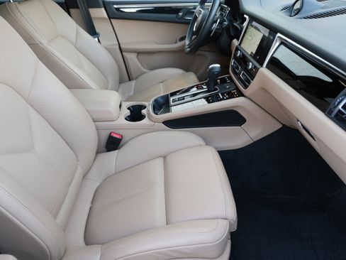 Used 2024 Porsche Macan image 13