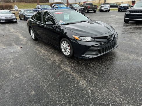 Used 2020 Toyota Camry LE image 4