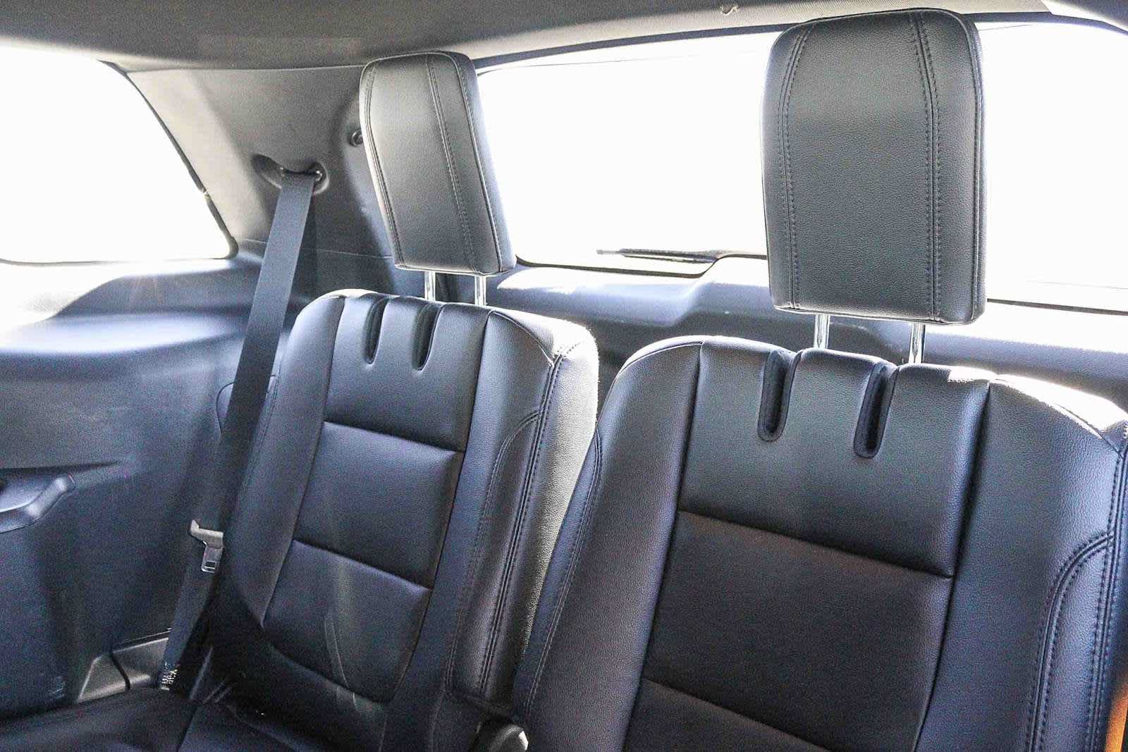 Used 2018 Ford Explorer XLT w/ Equipment Group 202A FWD image 21