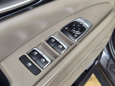 Used 2025 Kia Carnival FWD image 12