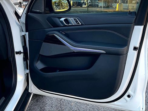 Used 2025 BMW X5 sDrive40i w/ Premium Package image 22