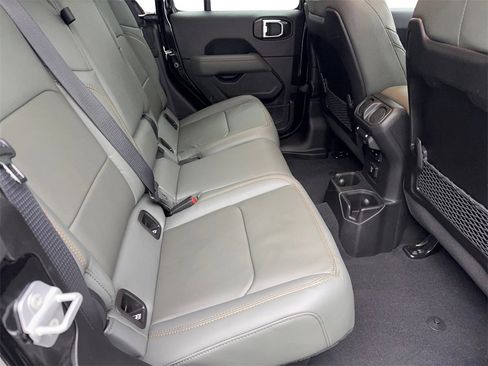 Used 2025 Jeep Gladiator Mojave w/ Safety Group image 39