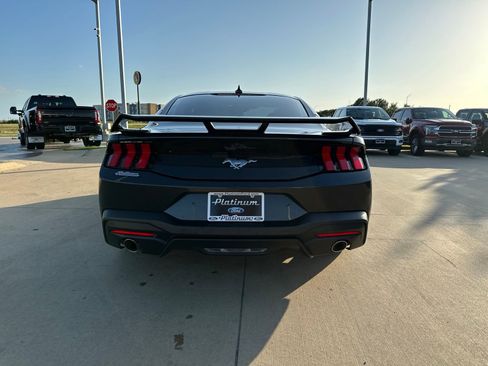 Used 2024 Ford Mustang Coupe RWD image 5